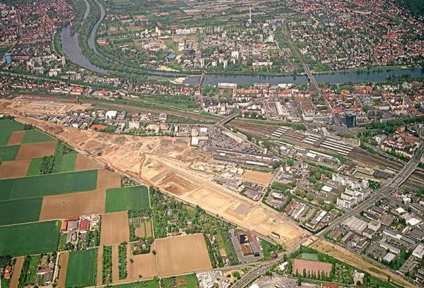 Die Bahnstadt aus der Luft zur Beginn ihrer Entwicklung im Jahr 2009. (Foto: Kay Sommer) Luftaufnahme der Bahnstadt im Jahr 2009 (Foto: Kay Sommer)