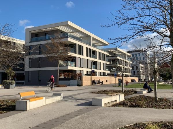 Bewohnerinnen und Bewohner der Bahnstadt verursachen für Strom und Fernwärme nur 0,13 Tonnen CO2 pro Person und Jahr.  Bewohnerinnen und Bewohner der Bahnstadt verursachen für Strom und Fernwärme nur 0,13 Tonnen CO2 pro Person und Jahr.