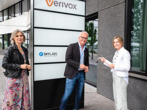 Schlüsselübergabe bei Verivox. Foto: Verivox Schlüsselübergabe bei Verivox. Foto: Verivox