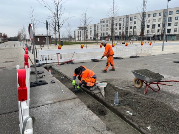 Bauarbeiter setzen die Fundamente am Langen Anger (Foto: Stadt Heidelberg)