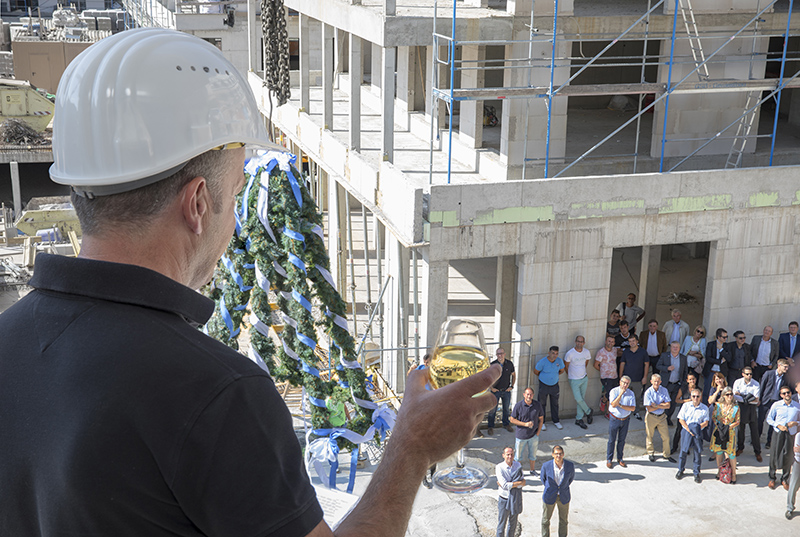 Richtfest für das bislang vielfältigste Bauprojekt in der Bahnstadt: Auf nur einem Grundstück entstehen mit dem MEILEN.STEIN 185 Mietwohnungen, eine Kita, Büros, Gewerbeeinheiten, Restaurants und ein Hotel. (Foto: Buck)